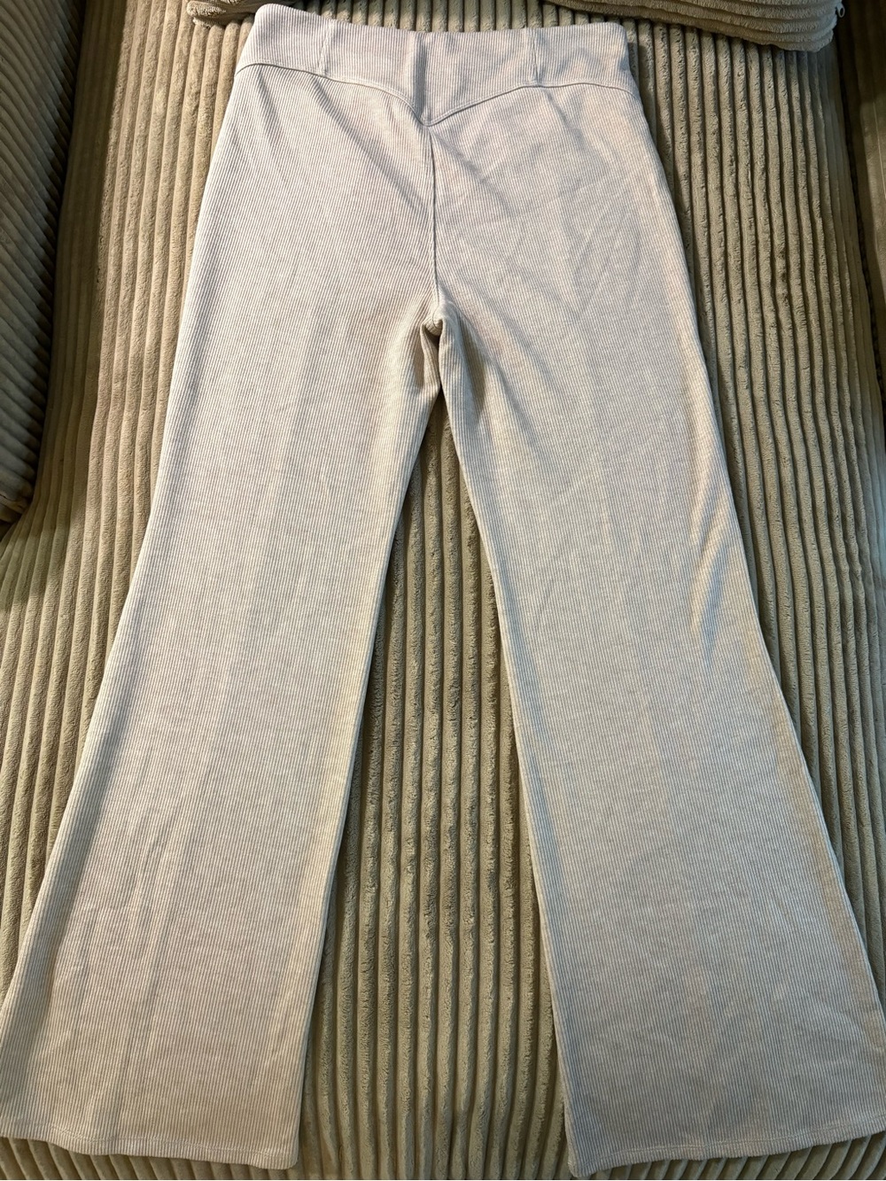 HALARA Ribbed Flare Pants - Picture 2 of 4